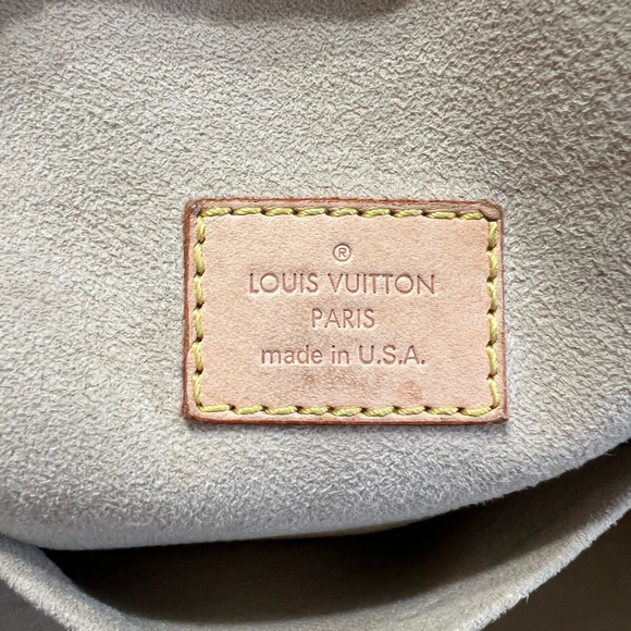Authentic Louis Vuitton GM Manhattan. - Picture 16 of 16